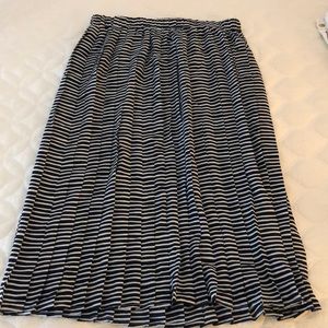 Long pleated striped skirt